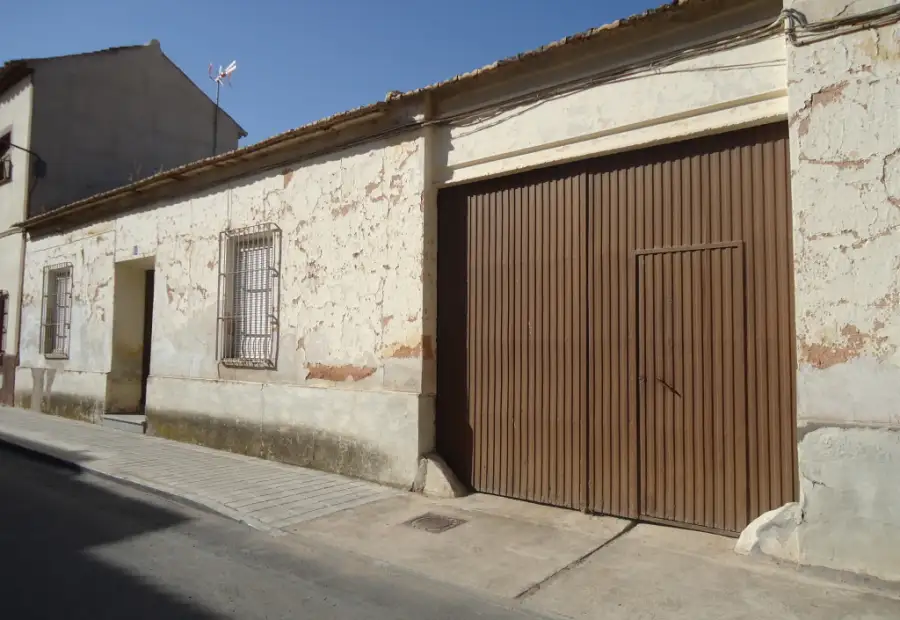 Se vende solar en zona centro en Manzanares