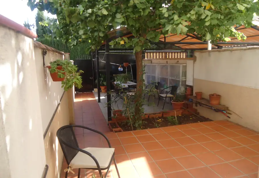 Venta de adosado en zona residencial con piscina comunitaria en Manzanares
