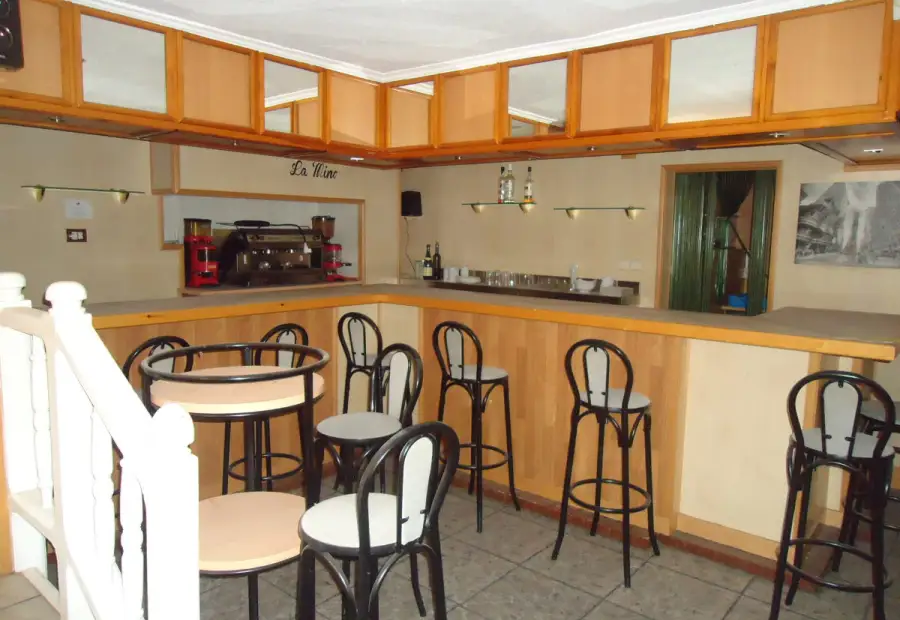 Venta de bar totalmente equipado en Manzanares
