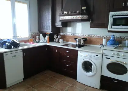 Venta de casa adosada con estupendo jardín en zona residencial a pocos metros del centro en Manzanares