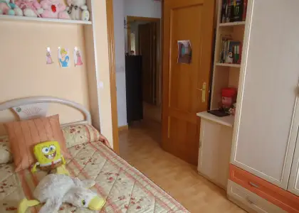 Venta de casa adosada de cuatro dormitorios en zona residencial a escasos metros del centro en Manzanares