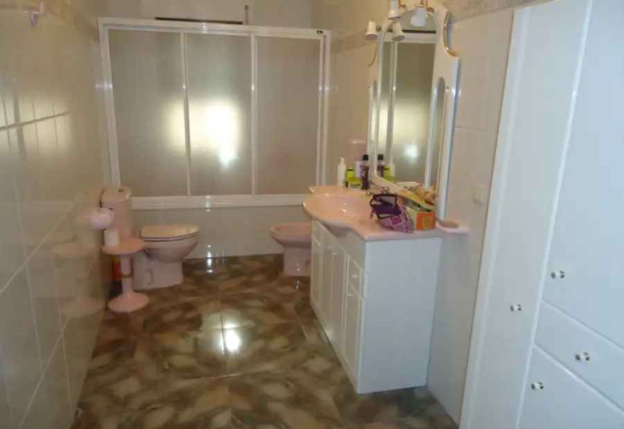 Venta de casa con dos pisos individuales en Manzanares