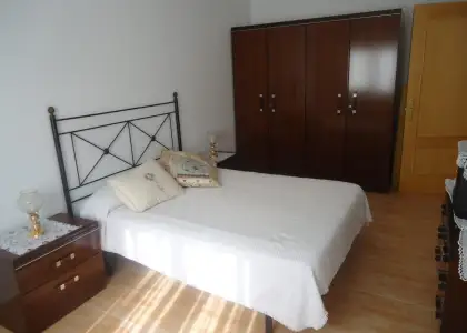 Venta de casa de construcción nueva de cinco dormitorios, zona bulevar en Manzanares