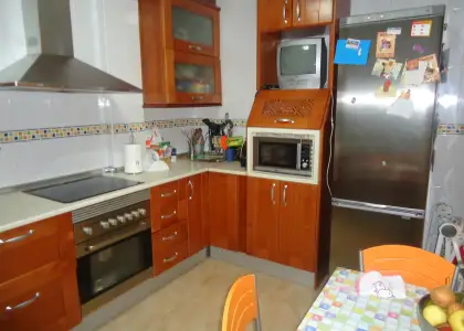 Venta de casa de cuatro dormitorios muy luminosa y con patio en Manzanares