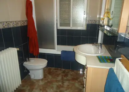 Venta de casa de tres dormitorios en zona del rio en Manzanares