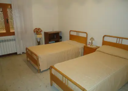 Venta de casa en planta baja de cuatro dormitorios con patio y terraza en Manzanares