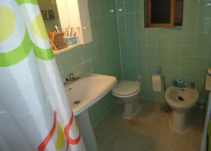 Venta de casa en planta baja de tres dormitorios y patio en zona centro de salud nuevo en Manzanares