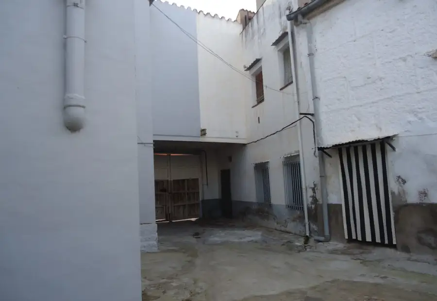 Venta de casa en zona Paseo del Rio en Manzanares