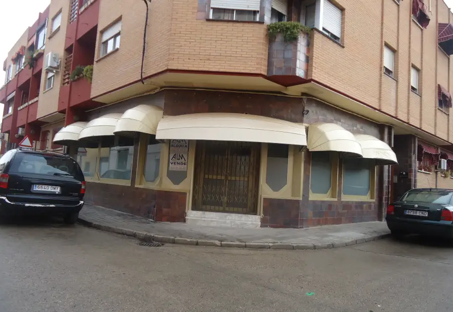 Venta de local antiguo tuti fruti en Manzanares