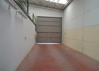 Venta de nave industrial de 800 M2 de parcela y 554 M2 construidos en Manzanares