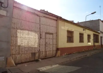 Venta de nave industrial de 800 M2 de parcela y 554 M2 construidos en Manzanares