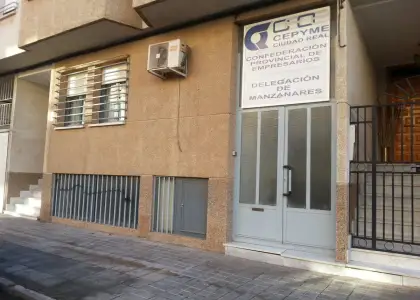 Venta de parte de casa de dos dormitorios en el centro en Manzanares