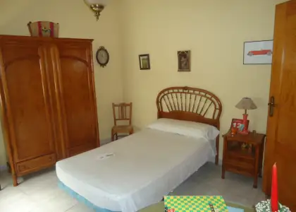 Venta de piso de cuatro dormitorios centrico, con amplio trastero y cochera cerrada. en Manzanares