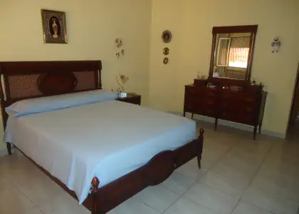 Venta de piso de cuatro dormitorios centrico, con amplio trastero y cochera cerrada. en Manzanares