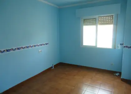Venta de piso de tres dormitorios cercano al centro en Manzanares