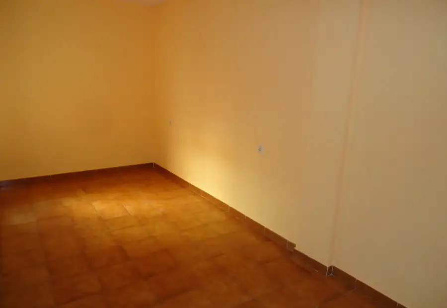 Venta de piso de tres dormitorios cercano al centro en Manzanares