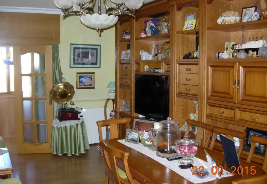 Venta de piso de tres dormitorios, con garaje en zona residencial en Manzanares