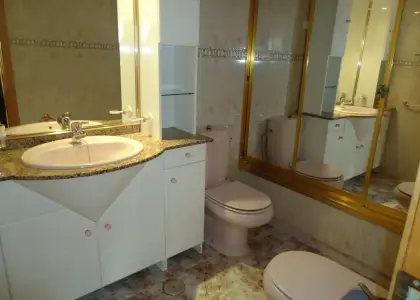 Venta de piso de tres dormitorios en el centro de Manzanares a espaldas del gran teatro en Manzanares