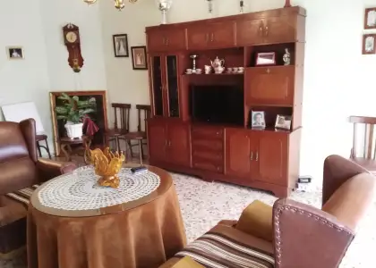 Venta de piso de tres dormitorios y un baño en el centro en Manzanares