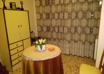 Venta de piso de tres dormitorios y un baño en el centro en Manzanares