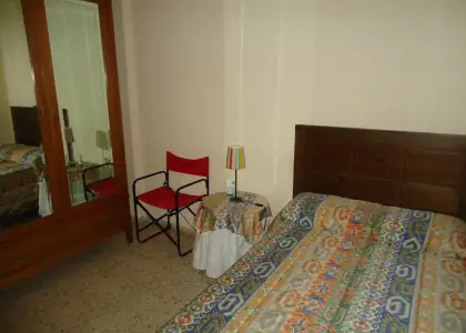 Venta de piso en el centro, amplio y luminoso, cinco dormitorios y dos baños en Manzanares