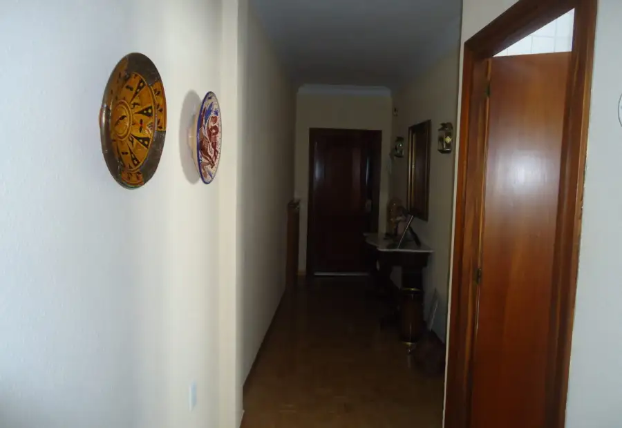 Venta de piso en el centro, amplio y luminoso, cinco dormitorios y dos baños en Manzanares