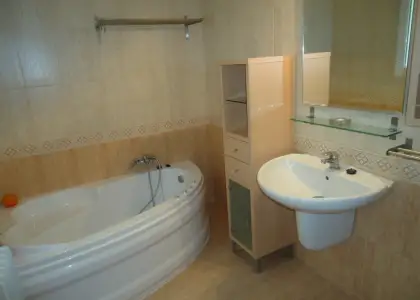 Venta de piso en planta baja de tres dormitorios en Manzanares