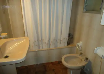 Venta de piso en planta baja de tres dormitorios y dos baños en Manzanares