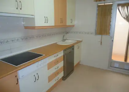 Venta de piso en planta baja de tres dormitorios y dos baños en Manzanares