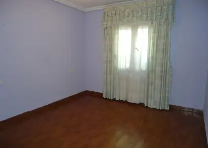 Venta de piso totalmente céntrico con cuatro dormitorios y cochera cerrada en Manzanares