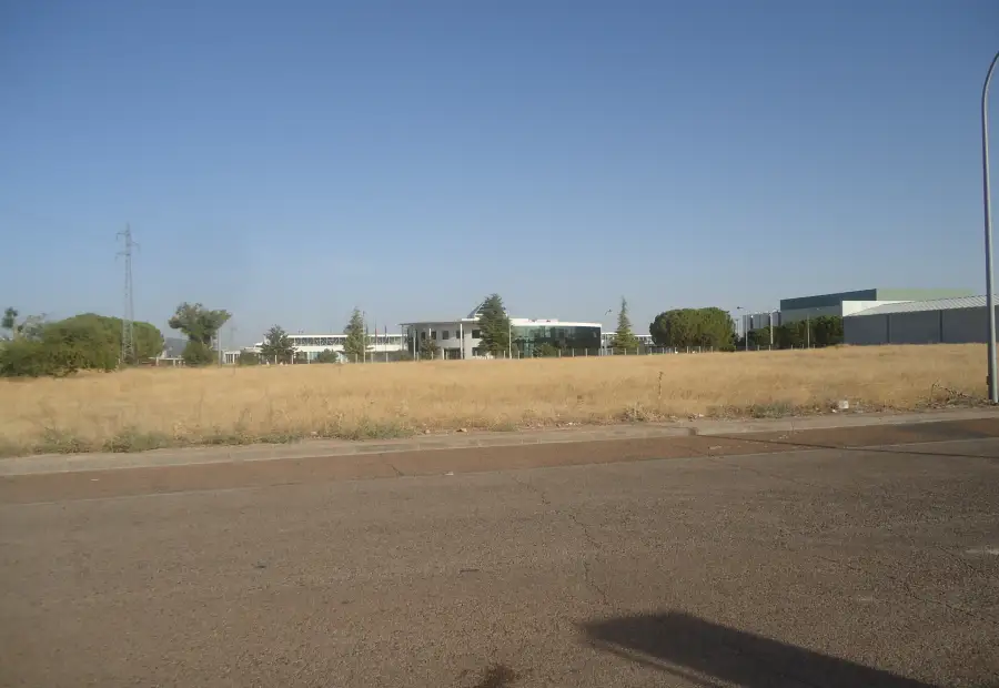 Venta de suelo industrial 4167 metros cuadrados en Manzanares